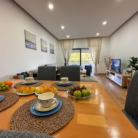 Apartment T2 Renovado | Piscina & Garagem | Marina Park