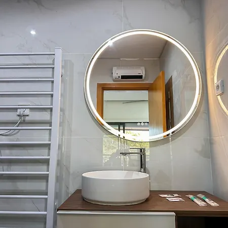 T2 Renovado | Piscina & Garagem | Marina Park Apartment *