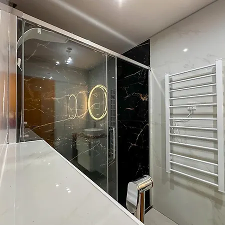 T2 Renovado | Piscina & Garagem | Marina Park Apartment *