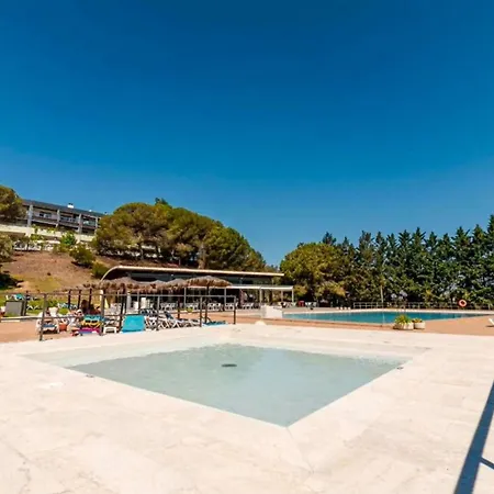 Apartment T2 Renovado | Piscina & Garagem | Marina Park *