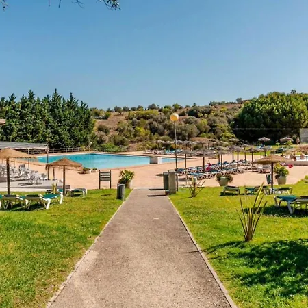 T2 Renovado | Piscina & Garagem | Marina Park Apartment