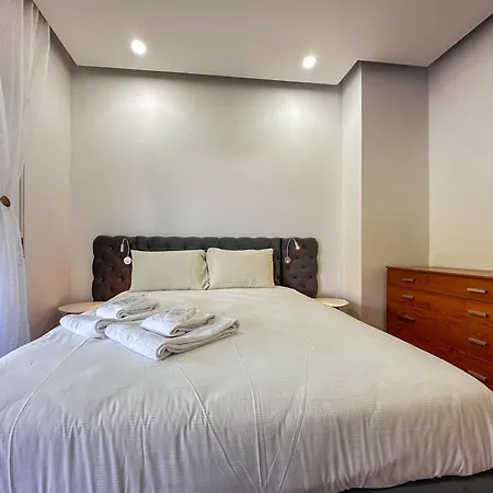 Apartment T2 Renovado | Piscina & Garagem | Marina Park *