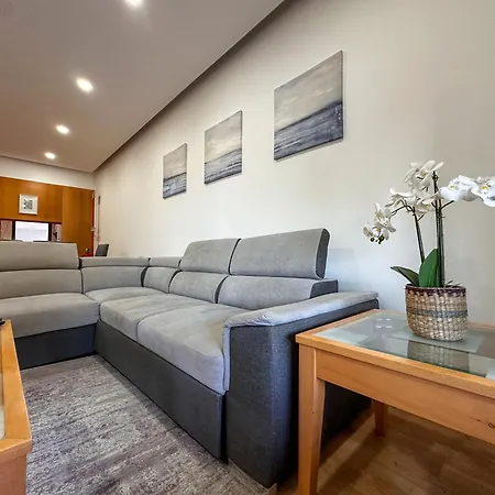 T2 Renovado | Piscina & Garagem | Marina Park Apartment