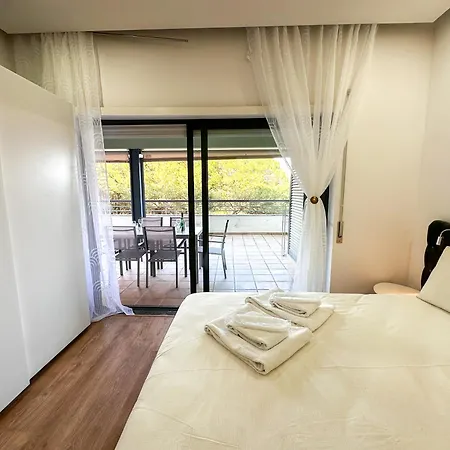 T2 Renovado | Piscina & Garagem | Marina Park Apartment *