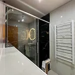 T2 Renovado | Piscina & Garagem | Marina Park Apartmán *