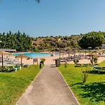 T2 Renovado | Piscina & Garagem | Marina Park Apartment