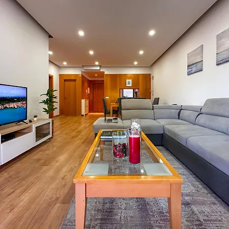 Apartmán T2 Renovado | Piscina & Garagem | Marina Park Lagos